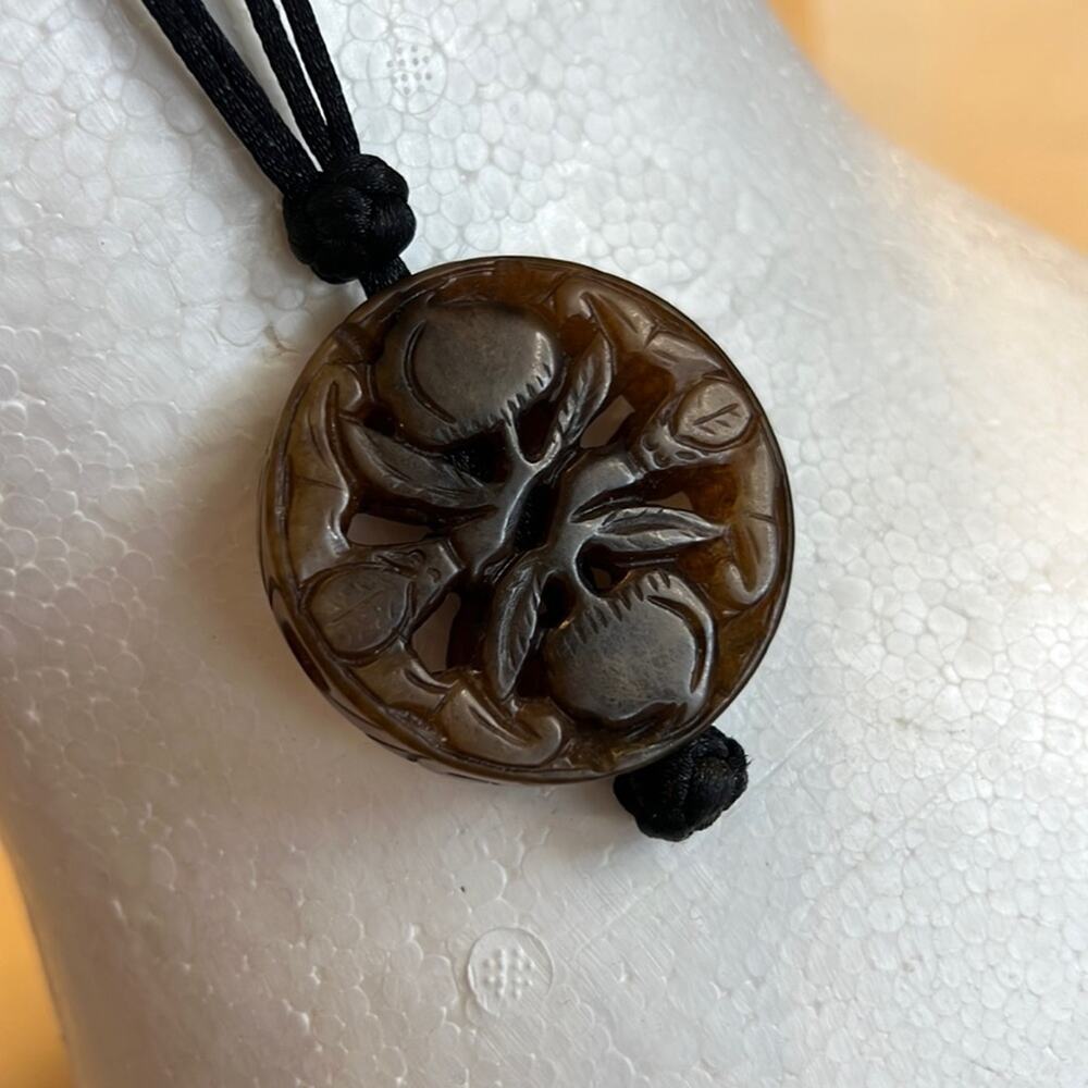 Vintage Carved natural brown Jade pendant necklace excellent condition
